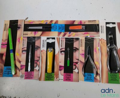 a lot of different types of scissors on the table