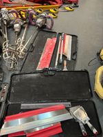 lot : malaxeurs, niveaux, outils divers . (photo 4)