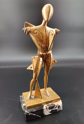 DE CHIRICO Giorgio- Il Travatore, Personnage en bronze doré.…