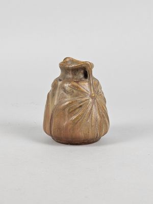 chinese bronze figurine of a man with a hat on his head