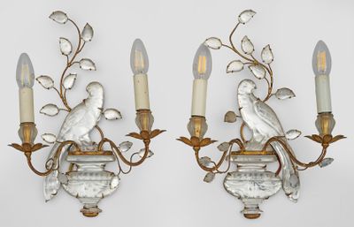 paire d'appliques murales anciennes ornées d'oiseaux
