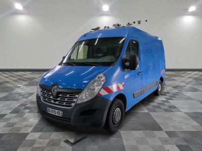 la photo d'une camionnette bleue garée dans un garage