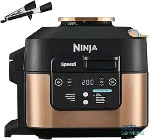 une friteuse à air chaud Ninja noire et dorée à côté d'un mixeur noir et doré