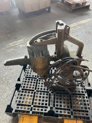 a machine that is sitting on top of a pallet
