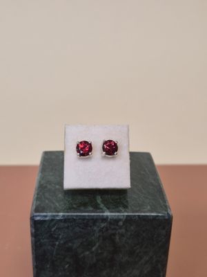 a pair of garnet garnet garnet garnet garnet garnet garnet garnet garnet garnet garnet garnet garnet garnet ga