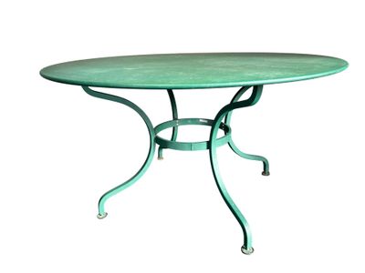 une image représentant une table au plateau vert sur fond blanc