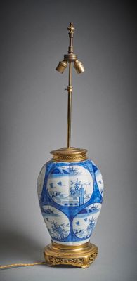 CHINE Vase de forme balustre polylobée en porcelaine décor e… - Photo 1