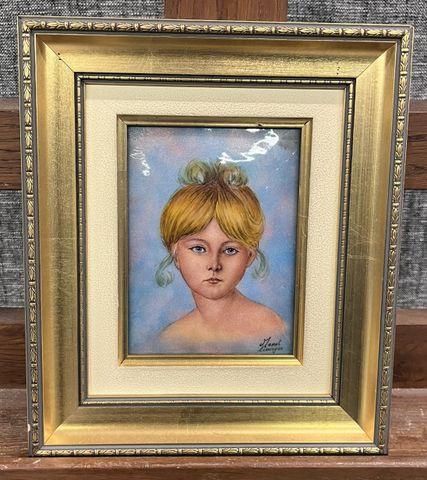 Email de Limoges « Portrait de jeune fille » signé MENOT. 13 x 9,...