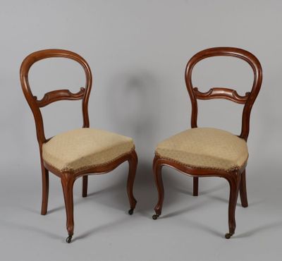 paire de chaises de salle à manger anciennes en acajou avec assise rembourrée