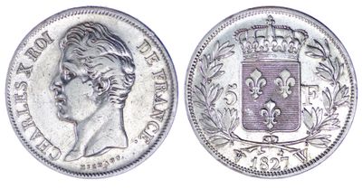 Gros plan sur une pièce de monnaie ornée d'une couronne
