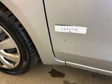 a sticker on the side of a car that says vwauto