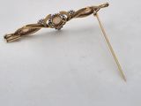 an image of a close up of a hair pin with a stick