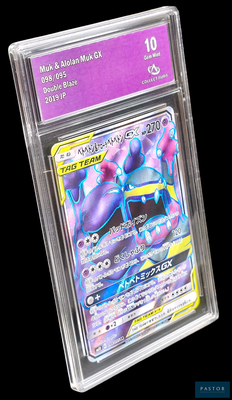une image d'une carte Pokémon dans un étui en plastique