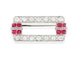 une paire de barrettes ornées de rubis et de diamants