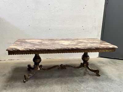 Table basse au piétement métallique et au plateau de marbre