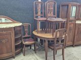 a lot of furniture that is sitting in a room