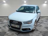 une image d'une voiture audi blanche dans une salle d'exposition