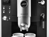 une image représentant une photo en noir et blanc d'une machine à café