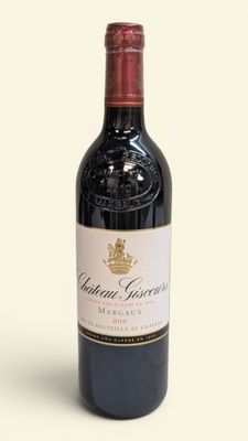 une bouteille de vin posée sur une table