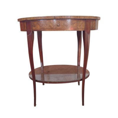 l'image d'une table en bois surmontée d'un tiroir