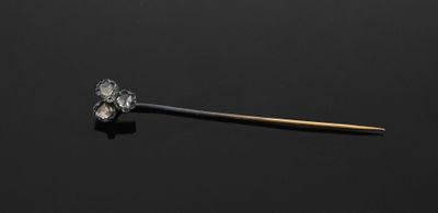 an image of a single diamond on a stick