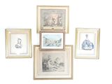 quatre tableaux encadrés sur le mur d'une pièce