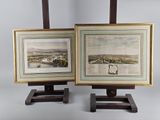 deux reproductions encadrées représentant une rivière et une ville, posées sur un chevalet en bois