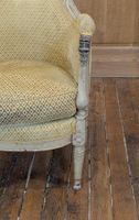 Fauteuil type "bergère" en bois sculpté laqué crème, à dossi… (photo 3)