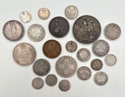 de nombreux types de pièces sur la table