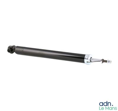 un gros plan d'un stylo sur fond blanc, avec un fond blanc