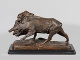 sculpture en bronze représentant un sanglier, posée sur un socle en marbre