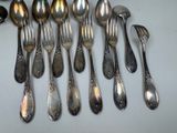 a lot of spoons and spoon spoons sitting on a table