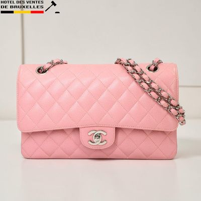Sac Chanel à rabat en cuir d'agneau matelassé rose, avec bandoulière en chaîne