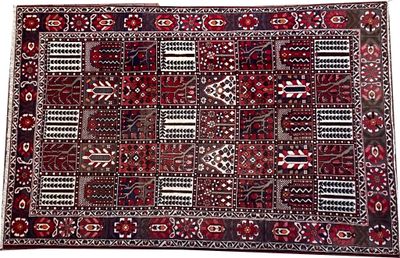 BAKHTIAR-IRAN, Grand tapis noué à la main à décor de jardins…