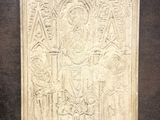 une image représentant un relief en pierre représentant un homme et une femme