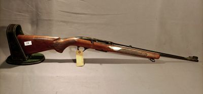 a rifle that is sitting on top of a table