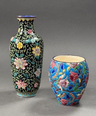 two vases sitting next to each other on a table