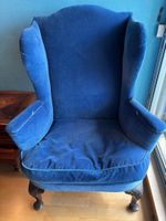 Paire de fauteuils à oreilles garnis de velours bleu (photo 6)