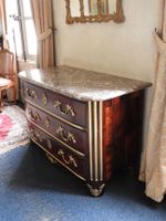 COMMODE en placage de palissandre à façade légèrement bombée… (photo 2)