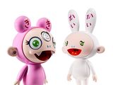 deux figurines représentant des personnages de dessins animés, placées l'une à côté de l'autre