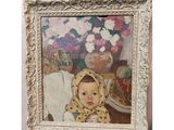 un tableau représentant un bébé portant une écharpe, assis devant un vase de fleurs