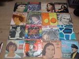 beaucoup de livres de musique sur la table