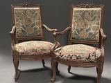 une paire de chaises en bois sculpté avec assise rembourrée, rembourrée, rembourrée, rembourrée, rembourrée, rembourrée, rembourrée, rembourrée, rembourrée, rembourrée, rembourrée, rembourrée, rembourrée, rembourrée, rembourrée, rembourrée, rembourrée, rembourrée, rembourrée, rembourrée, rembourrée, rembourrée, rembourrée, rembourrée, rembourrée, rembourrée, rembourrée, rembourrée, rembourrée, rembourrée, rembourrée, rembourrée, rembourrée,