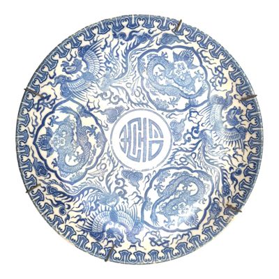 CHINE Plat rond en porcelaine à décor bleu blanc