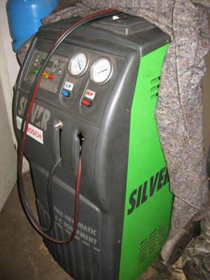 une machine qui se trouve dans le coin d'une pièce