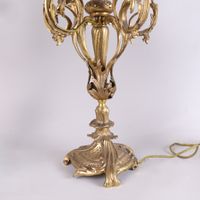 Paire de candélabres en bronze doré, à décor de têtes de coq… (photo 3)