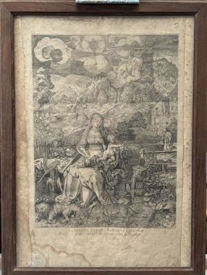 une vieille photo d'une femme assise sur un banc avec un chien