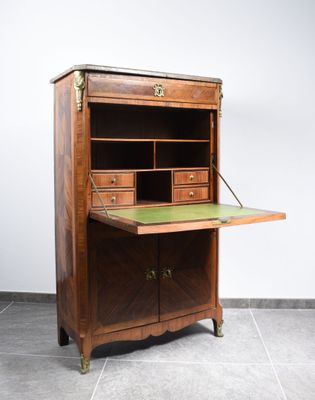 Secrétaire à abattant en bois de placage contrastés marqueté…