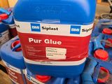 several blue and red plastic jugs are stacked on top of each other