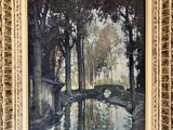 une peinture à l'huile représentant un pont enjambant un ruisseau dans une zone boisée